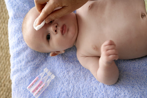 Bebeklerde Ağız Kulak Temizliği
